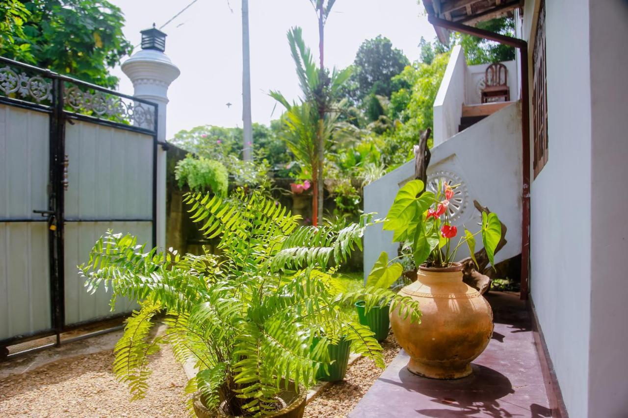Ranjith Guest Hotel Mirissa Buitenkant foto