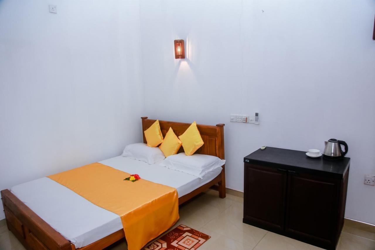 Ranjith Guest Hotel Mirissa Buitenkant foto