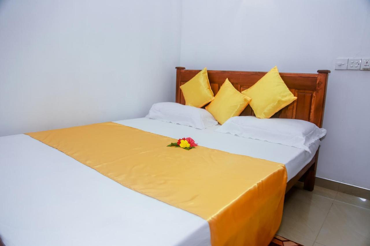 Ranjith Guest Hotel Mirissa Buitenkant foto