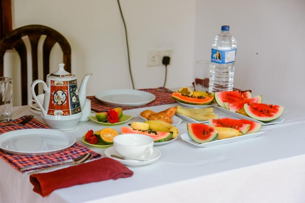 Ranjith Guest Hotel Mirissa Buitenkant foto