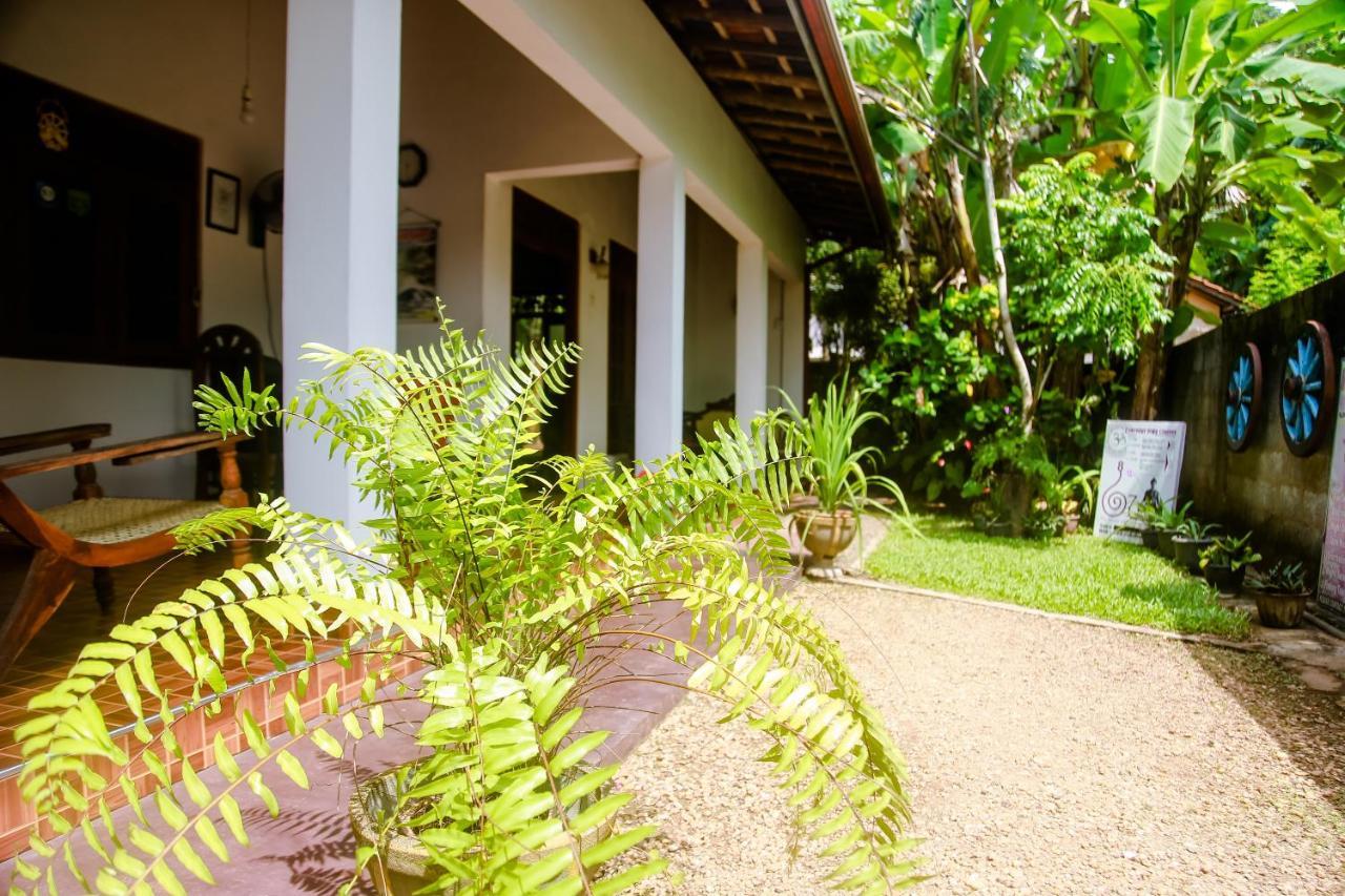Ranjith Guest Hotel Mirissa Buitenkant foto