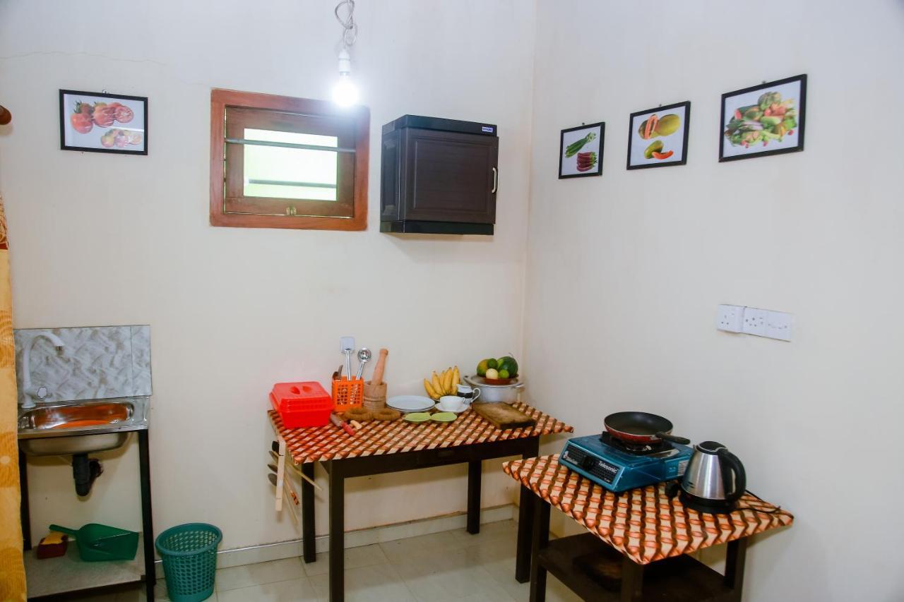 Ranjith Guest Hotel Mirissa Buitenkant foto