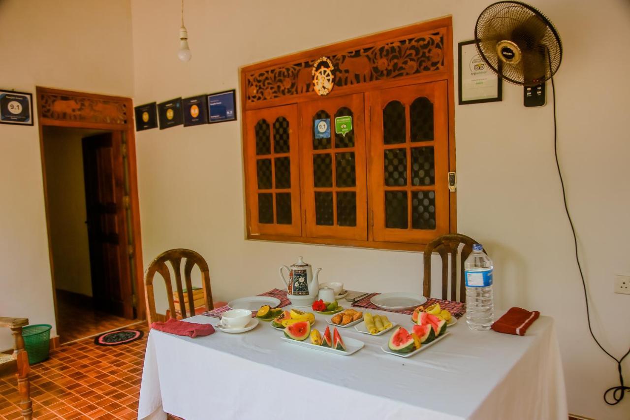 Ranjith Guest Hotel Mirissa Buitenkant foto