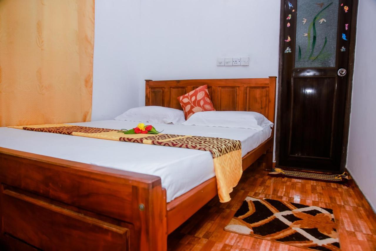 Ranjith Guest Hotel Mirissa Buitenkant foto