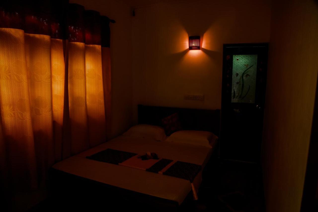 Ranjith Guest Hotel Mirissa Buitenkant foto