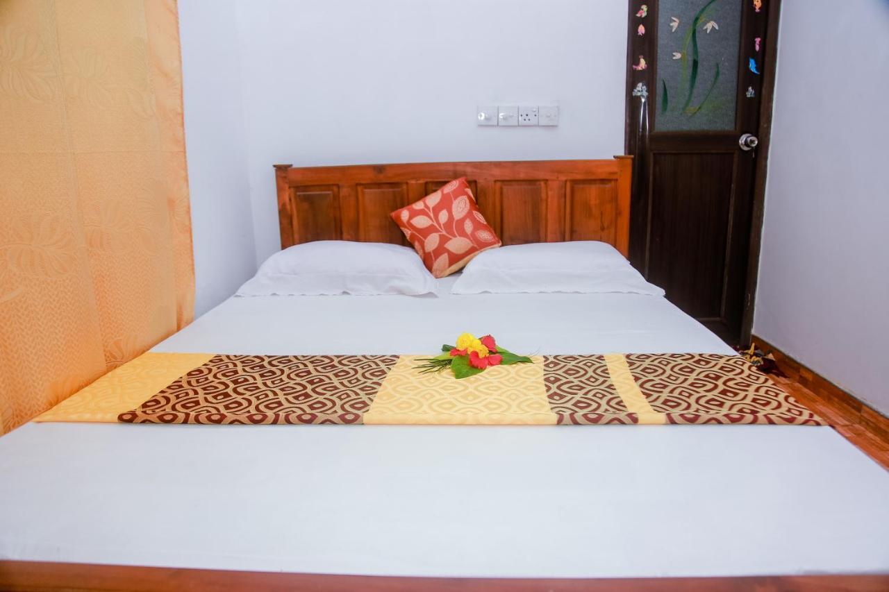 Ranjith Guest Hotel Mirissa Buitenkant foto