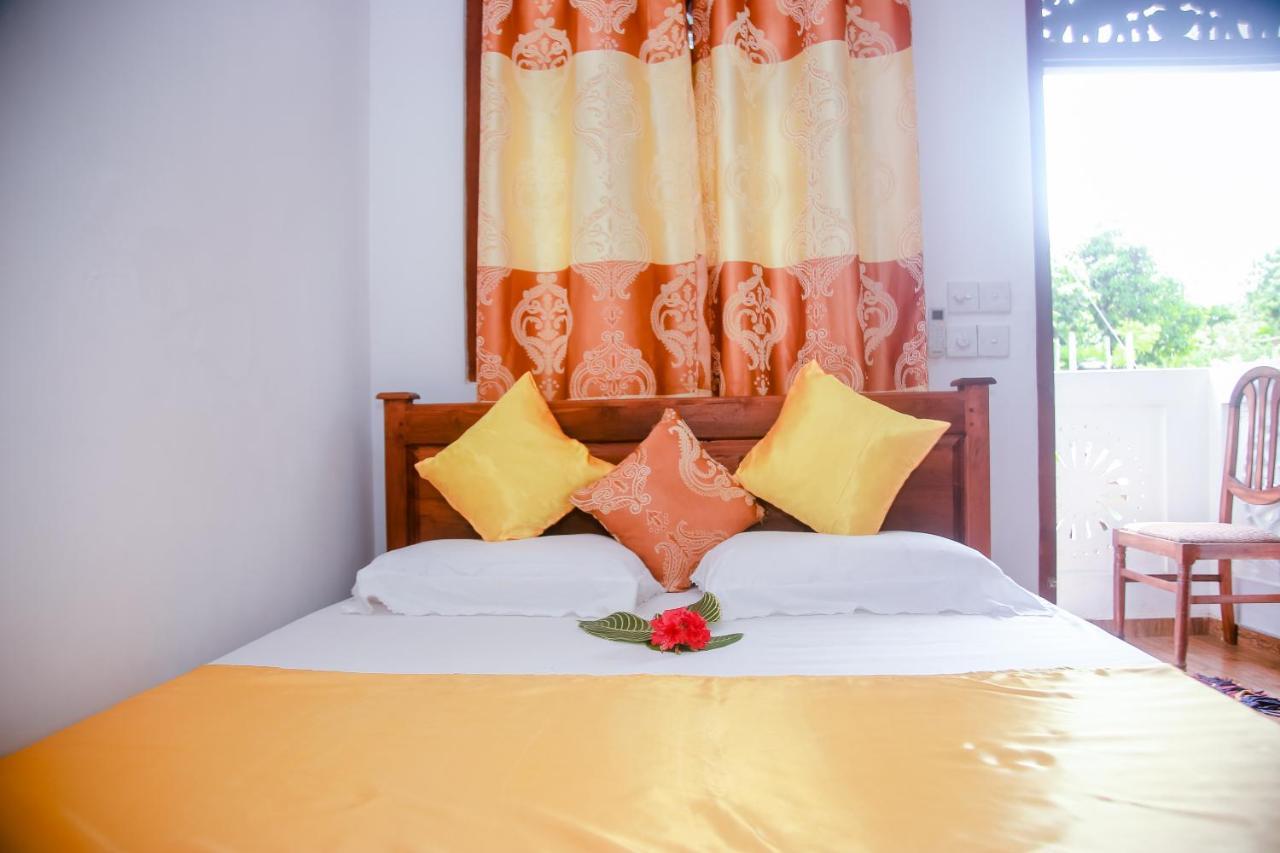 Ranjith Guest Hotel Mirissa Buitenkant foto