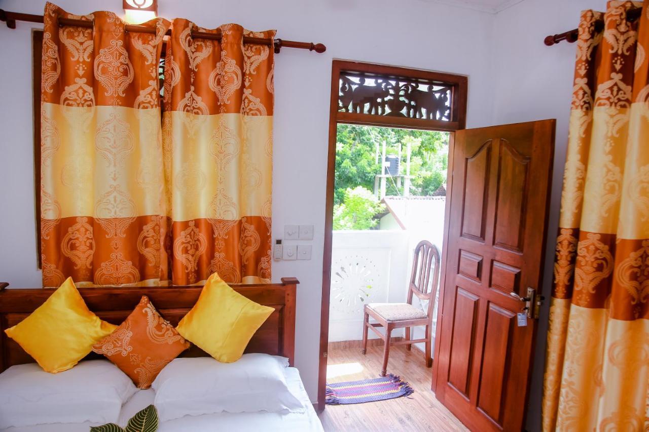 Ranjith Guest Hotel Mirissa Buitenkant foto