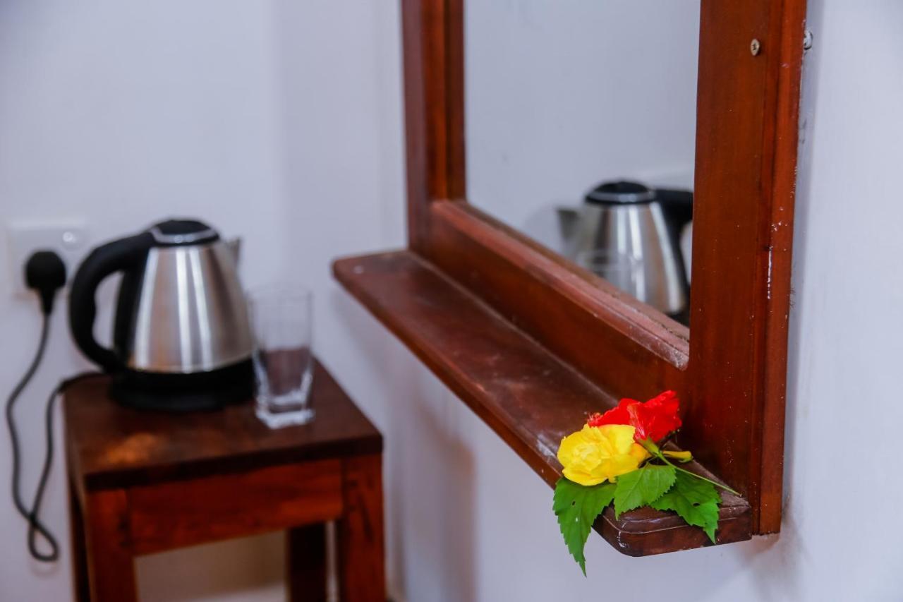 Ranjith Guest Hotel Mirissa Buitenkant foto