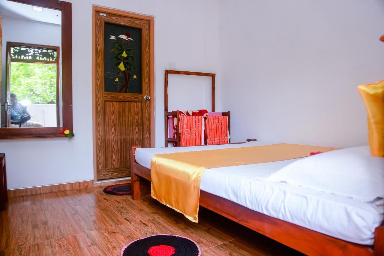 Ranjith Guest Hotel Mirissa Buitenkant foto