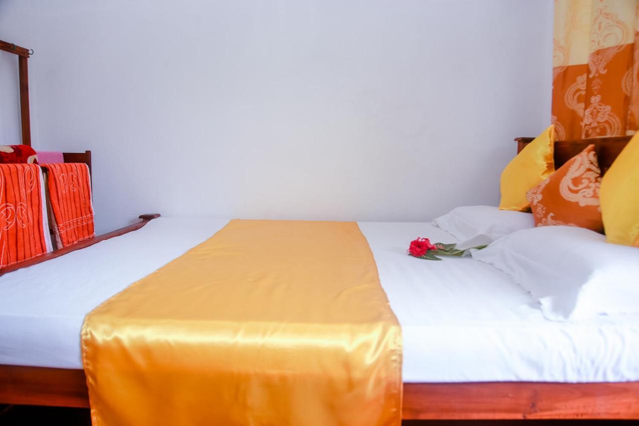 Ranjith Guest Hotel Mirissa Buitenkant foto