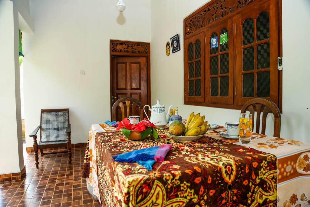 Ranjith Guest Hotel Mirissa Buitenkant foto