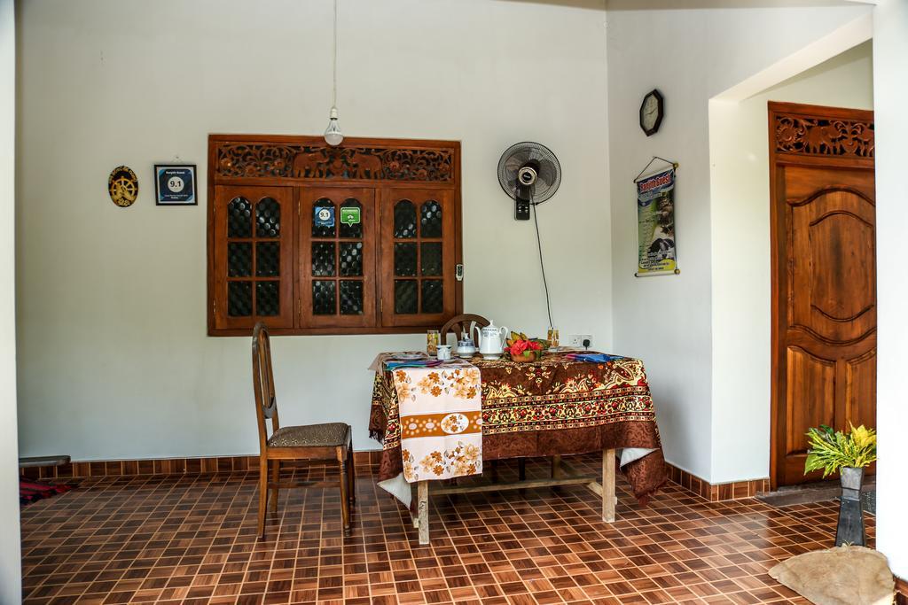 Ranjith Guest Hotel Mirissa Buitenkant foto